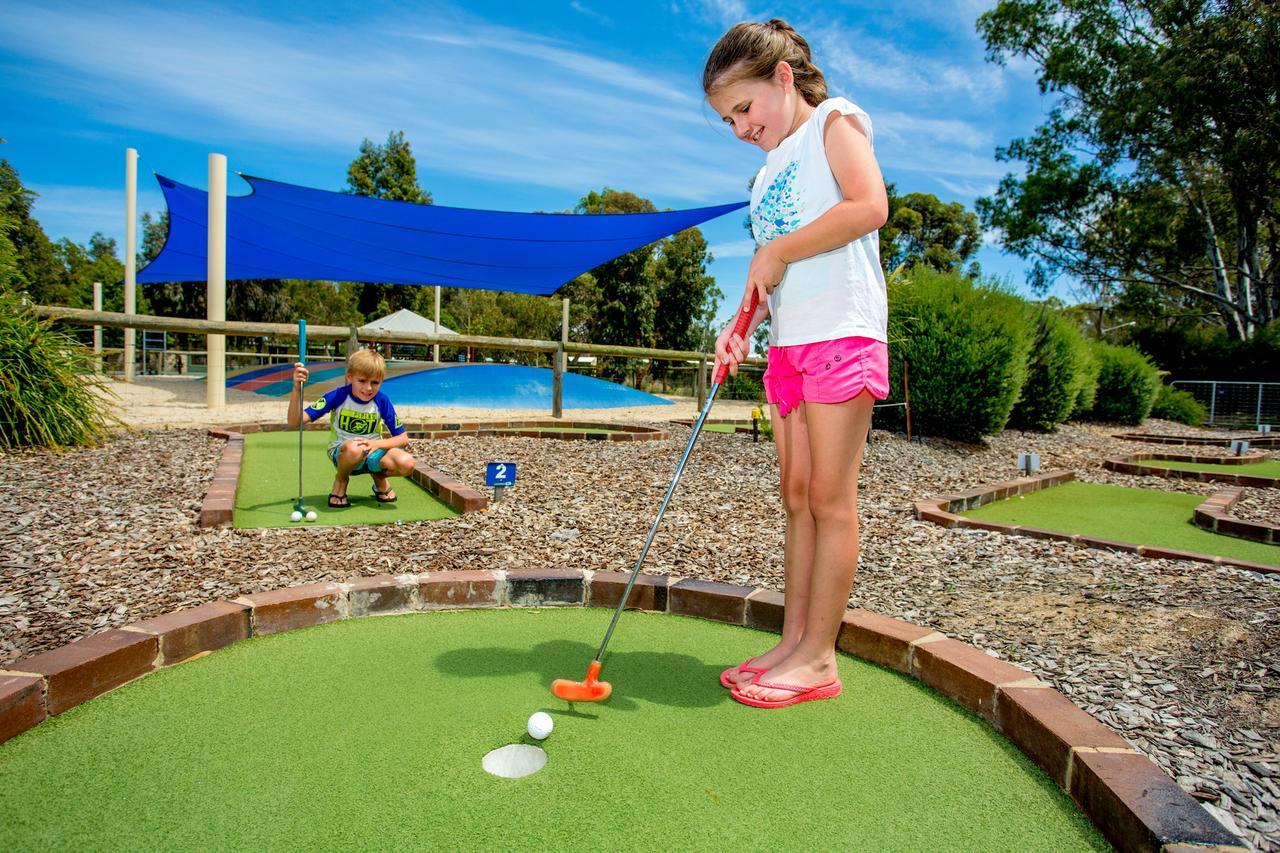 Big4 Deniliquin Holiday Park Kültér fotó